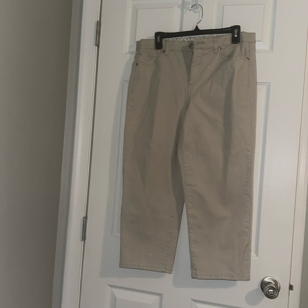 JM collection size 12 capri’s